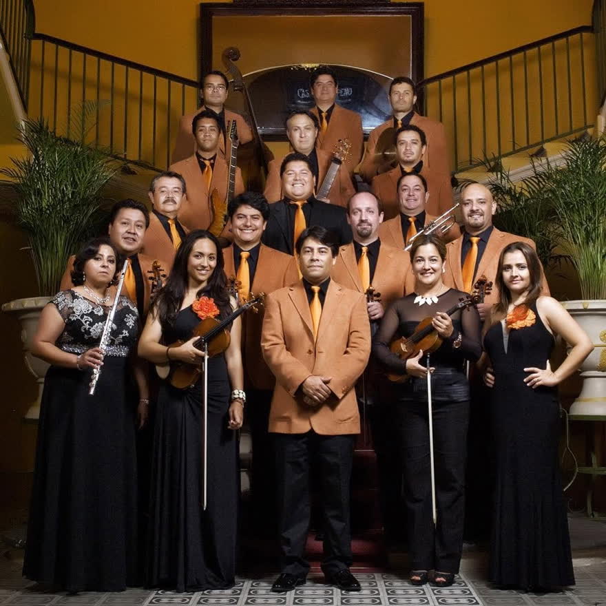 Integrantes de la Orquesta Real de Xalapa